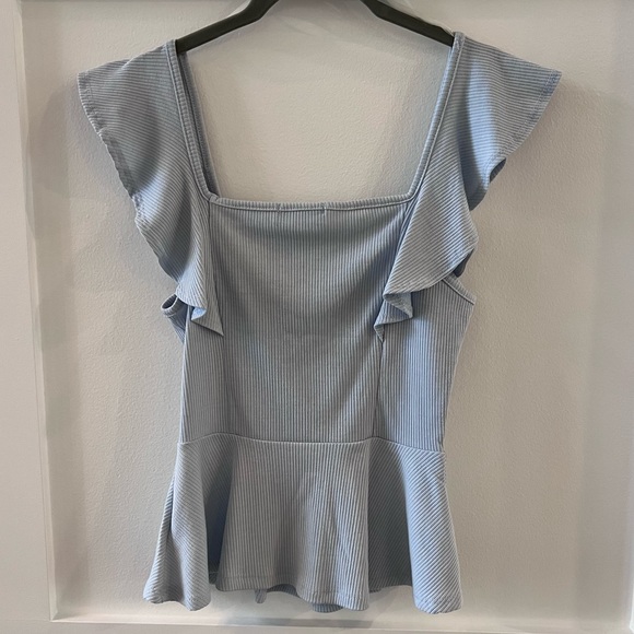 NWOT - Flutter sleeve, ruffle hem peplum top - Picture 4 of 6